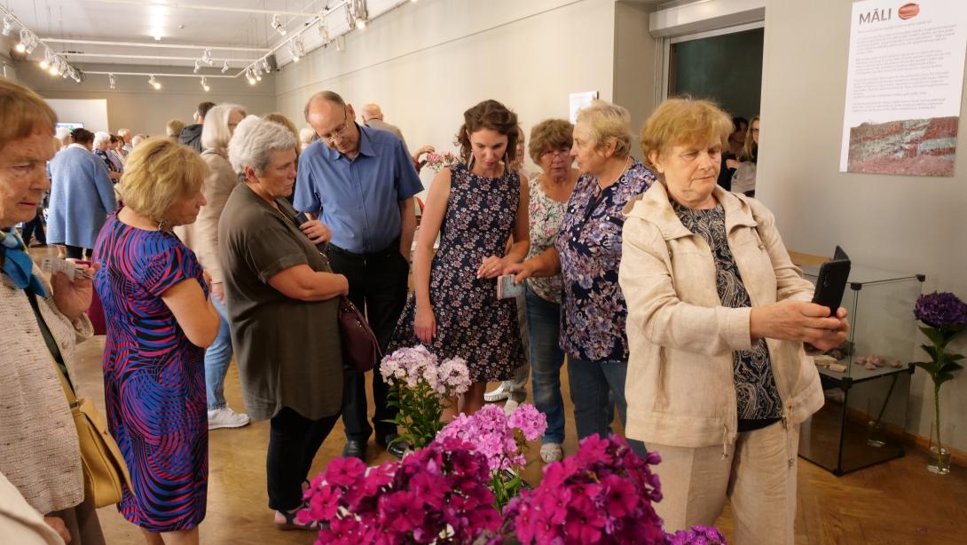 Izstāde „Flokšu balle 2023. Guna Rukšāne – flokši, Ingrīda Žagata un Madis Org – keramika”